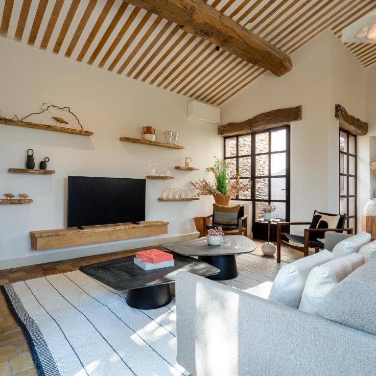 Villa de charme, avec piscine chauffée et vue panoramique sur Gordes à quelques minutes à pied du village - Casa con 3 Camere da Letto - 5
