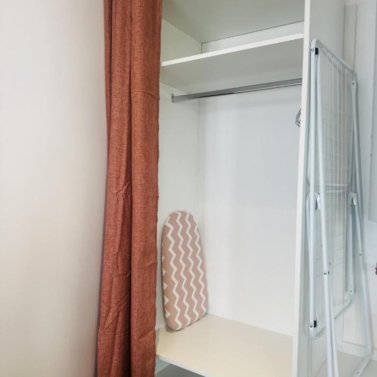 2 Studios Indépendants ou Communicants - Centre Cannes - 2min de la plage - Idéal Familles & Amis - Studio avec Canapé-Lit - 10