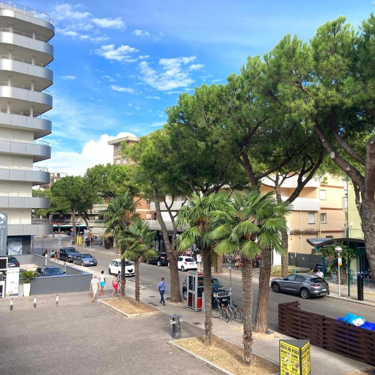 Beach-Center-Renovated-Parking-Balcony apartment - Two-Bedroom Apartment - 13