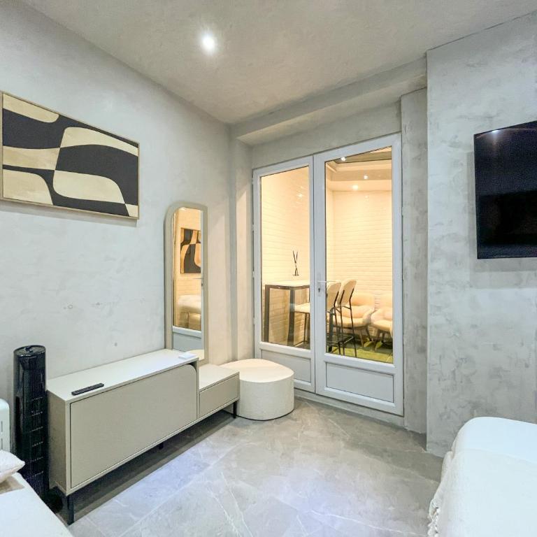UrbanFlat 11 - Grand Studio Pereire Wagram - Champs-Elysees - Studio - 13