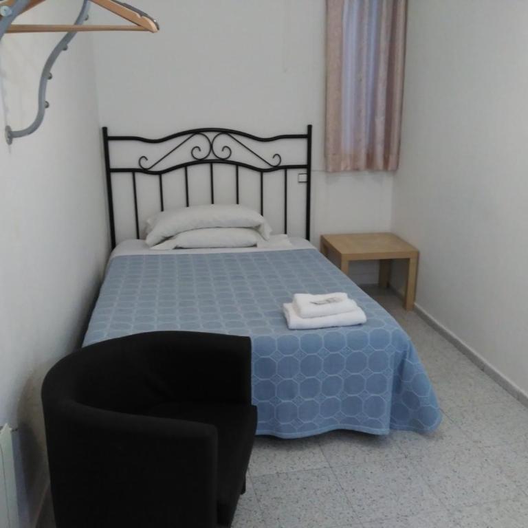 Hostal River - Economy Double Room with Shared Bathroom - 6