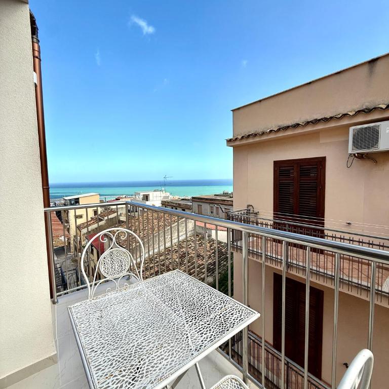 Blu Celeste, Casa Indipendente 6 pax e terrazzo - Three-Bedroom Apartment - 6