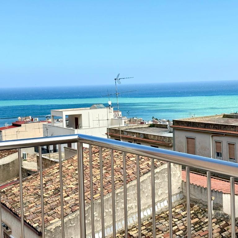 Blu Celeste, Casa Indipendente 6 pax e terrazzo - Three-Bedroom Apartment - 1