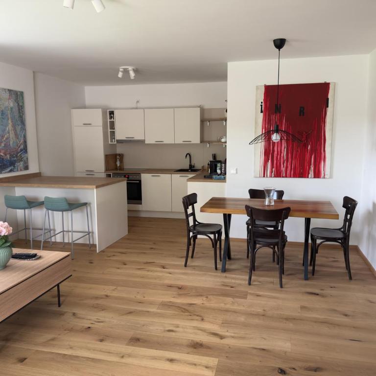Aussichtsstraße - Wunderschön renoviertes Einfamilienhaus in See- und Stadtnähe - Haus mit 2 Schlafzimmern - 1