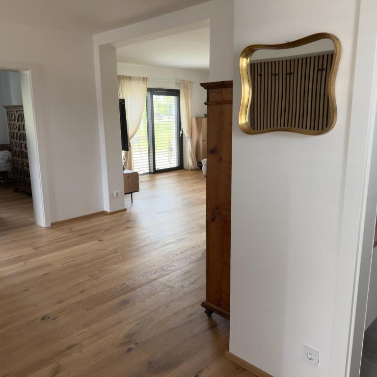 Aussichtsstraße - Wunderschön renoviertes Einfamilienhaus in See- und Stadtnähe - Haus mit 2 Schlafzimmern - 3