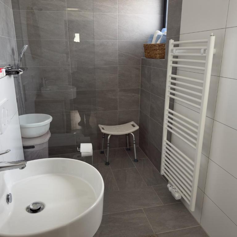 Aussichtsstraße - Wunderschön renoviertes Einfamilienhaus in See- und Stadtnähe - Haus mit 2 Schlafzimmern - 35