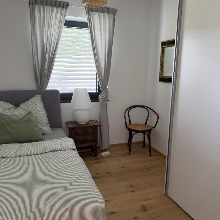 Aussichtsstraße - Wunderschön renoviertes Einfamilienhaus in See- und Stadtnähe - Haus mit 2 Schlafzimmern - 45
