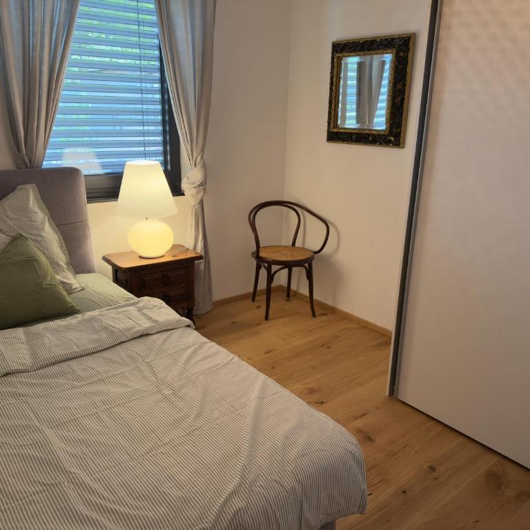 Aussichtsstraße - Wunderschön renoviertes Einfamilienhaus in See- und Stadtnähe - Haus mit 2 Schlafzimmern - 51