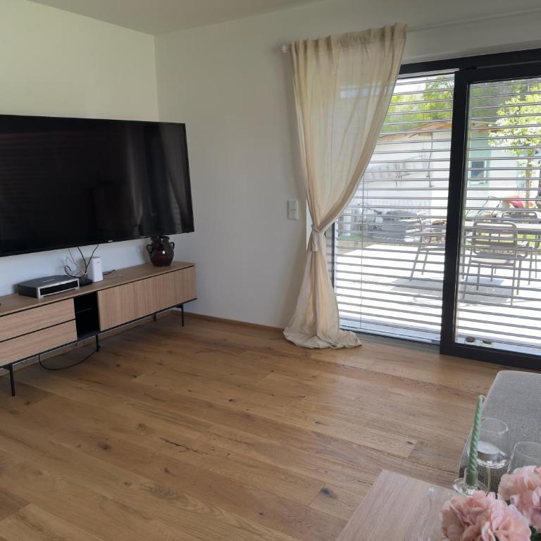 Aussichtsstraße - Wunderschön renoviertes Einfamilienhaus in See- und Stadtnähe - Haus mit 2 Schlafzimmern - 56