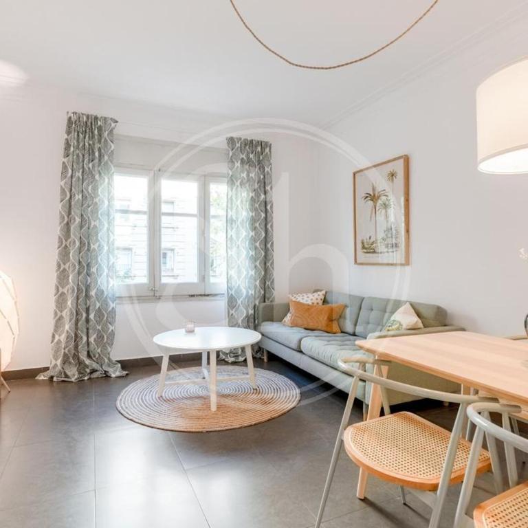 Céntrico apartamento en Barcelona - Two-Bedroom Apartment - 1