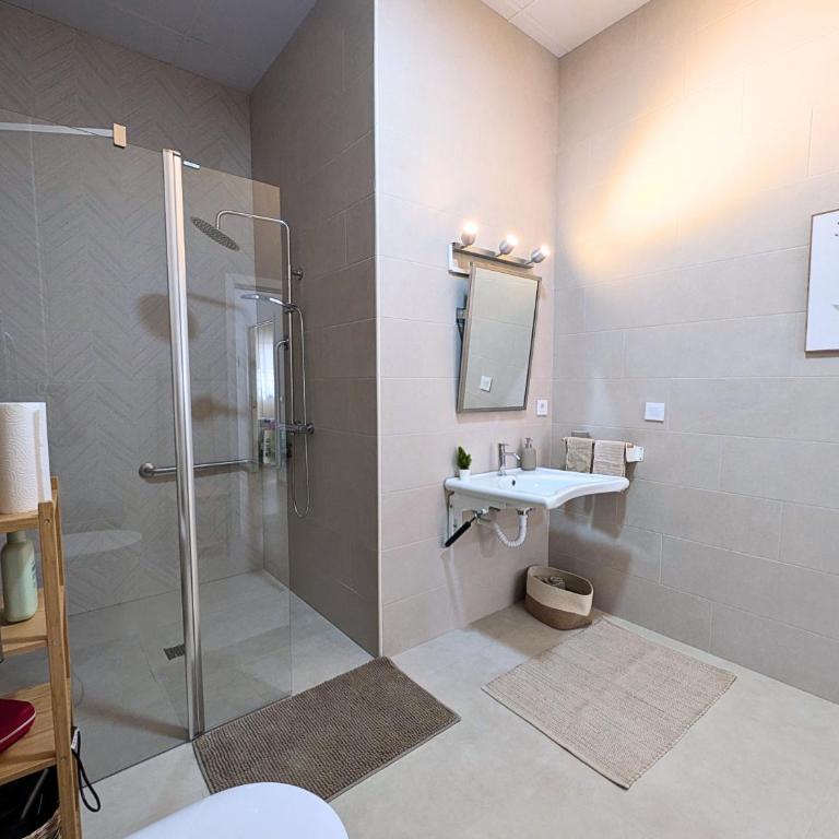 Bright Boutique Apartment in Valencia Beach - One-Bedroom Apartment - 21