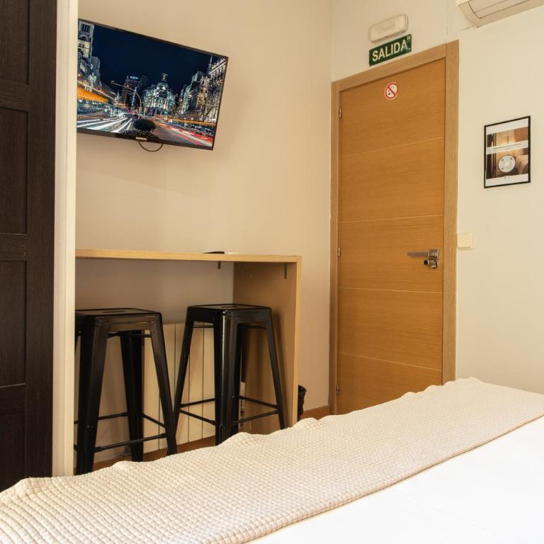 AbraCadabra Suites - Habitación Doble con baño compartido y balcón - 3