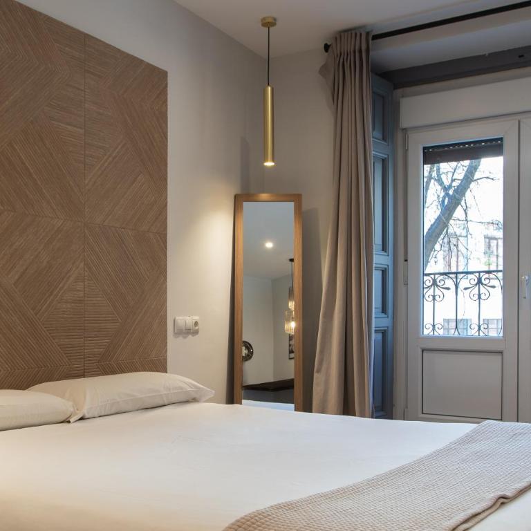 AbraCadabra Suites - Habitación Doble con baño compartido y balcón - 20