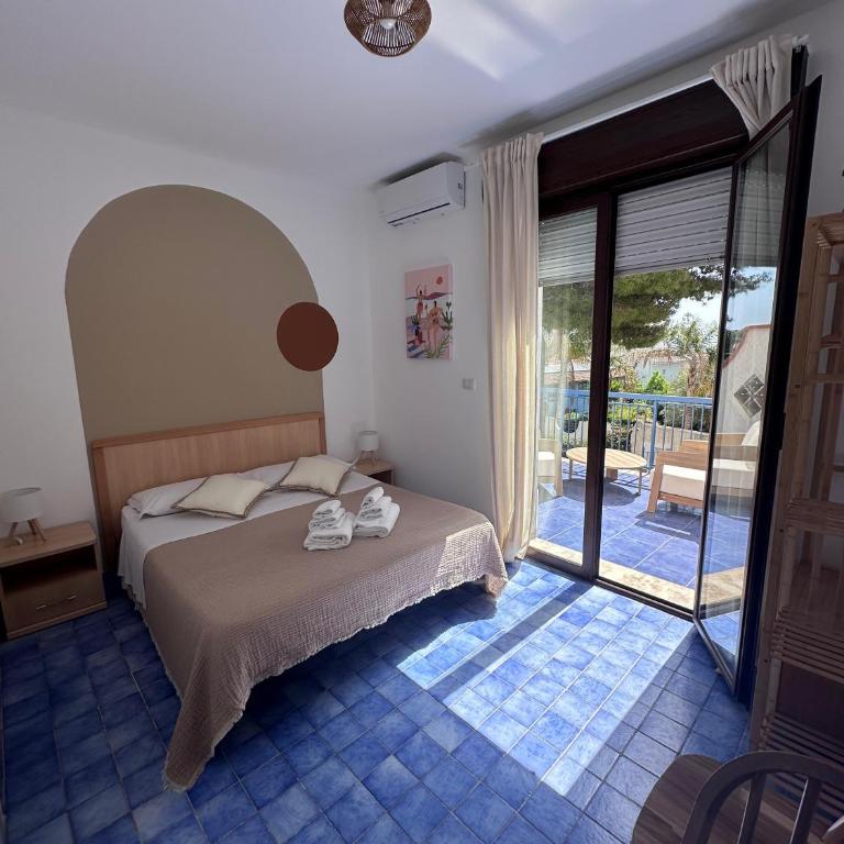 Nido Colorato B&B - Camera Deluxe Matrimoniale con Vista Mare - 5
