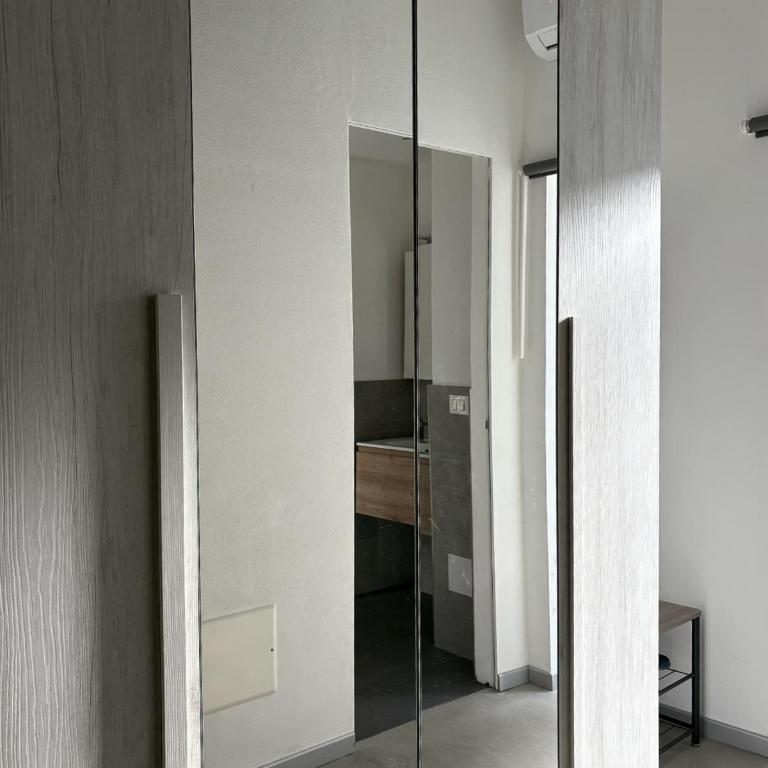 Borgovico Modern Romantic Como Central Apt - One-Bedroom Apartment - 10