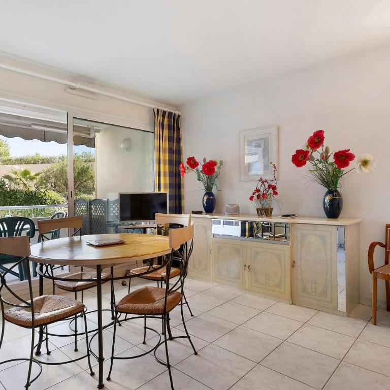 Antibes Centre la Mer 3P Parking - Two-Bedroom Deluxe Apartment with Garden View - 2