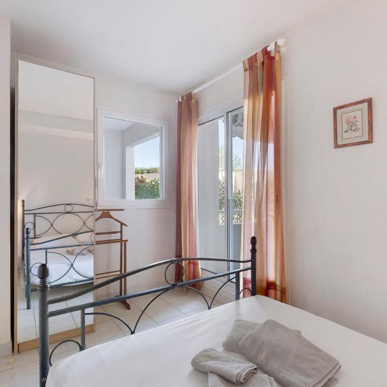 Antibes Centre la Mer 3P Parking - Two-Bedroom Deluxe Apartment with Garden View - 11