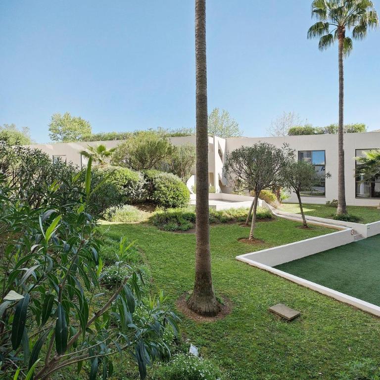 Antibes Centre la Mer 3P Parking - Two-Bedroom Deluxe Apartment with Garden View - 23