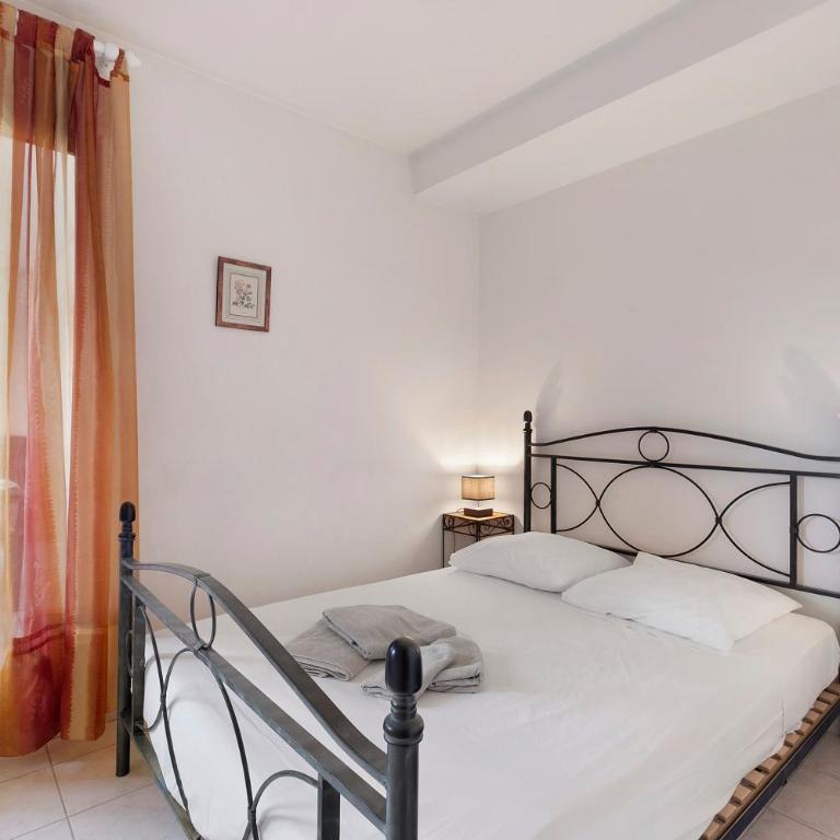 Antibes Centre la Mer 3P Parking - Two-Bedroom Deluxe Apartment with Garden View - 9
