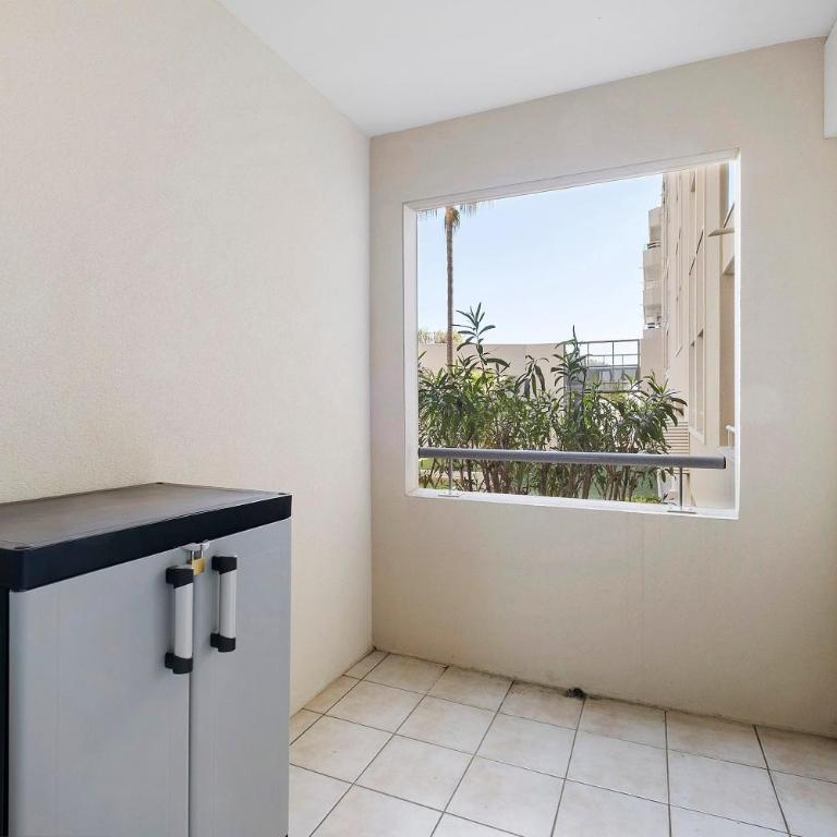 Antibes Centre la Mer 3P Parking - Two-Bedroom Deluxe Apartment with Garden View - 22