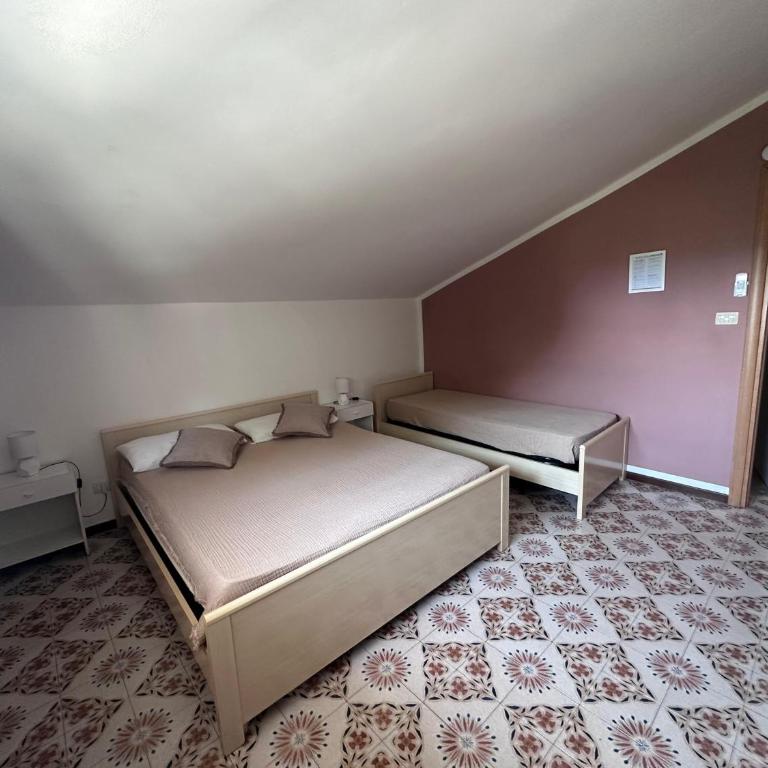 Nido Colorato B&B - Camera Familiare con Bagno Privato - 5