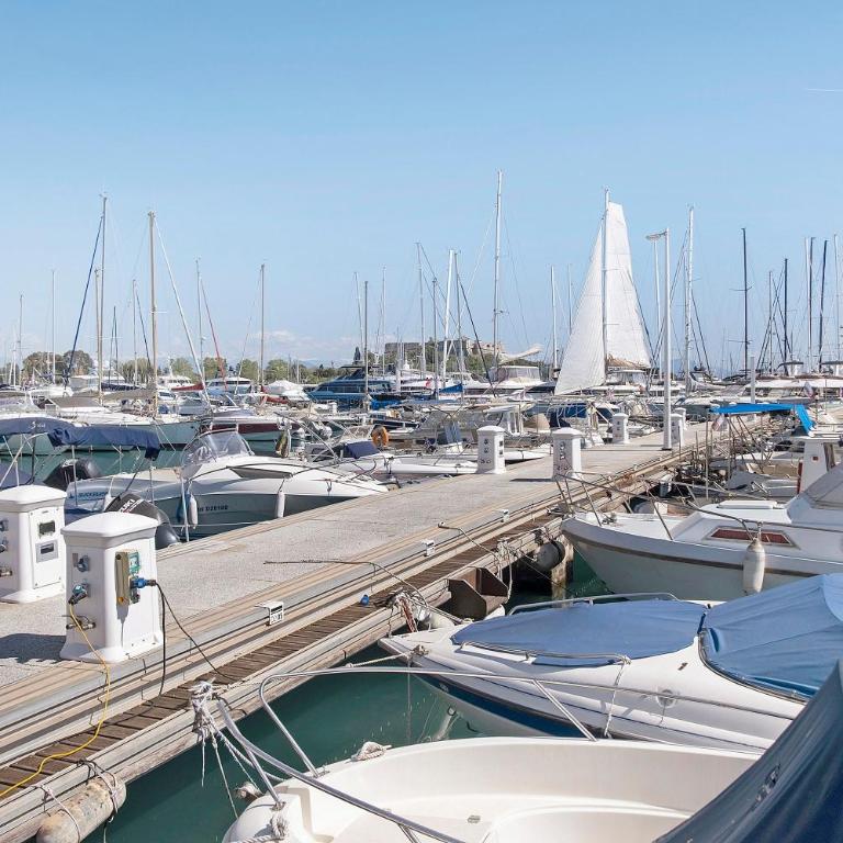 Antibes Centre la Mer 3P Parking - Two-Bedroom Deluxe Apartment with Garden View - 26