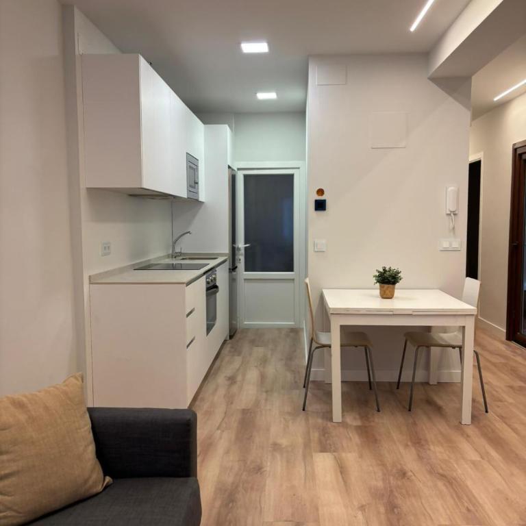 Apartamento La Muralla Deluxe - Three-Bedroom Apartment - 6