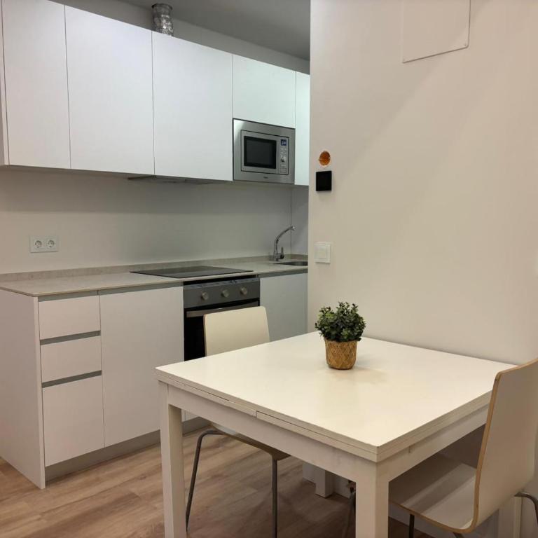 Apartamento La Muralla Deluxe - Three-Bedroom Apartment - 7