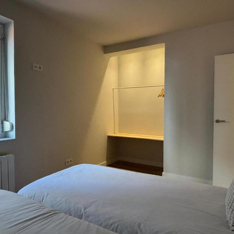Apartamento La Muralla Deluxe - Three-Bedroom Apartment - 13