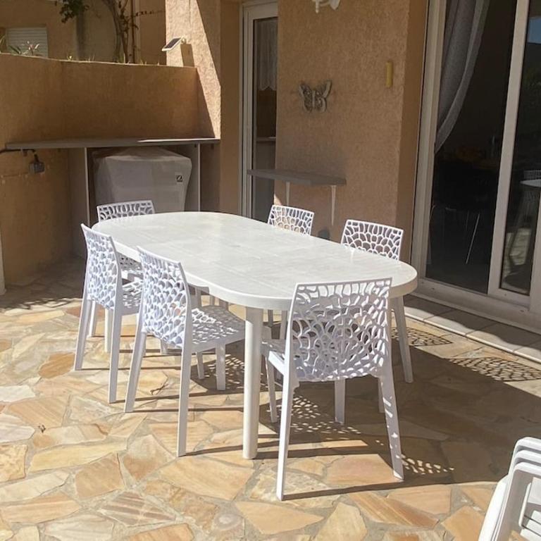 Appartement Bord de Mer, 5min plage, piscine, AC - Appartement 2 Chambres - 4