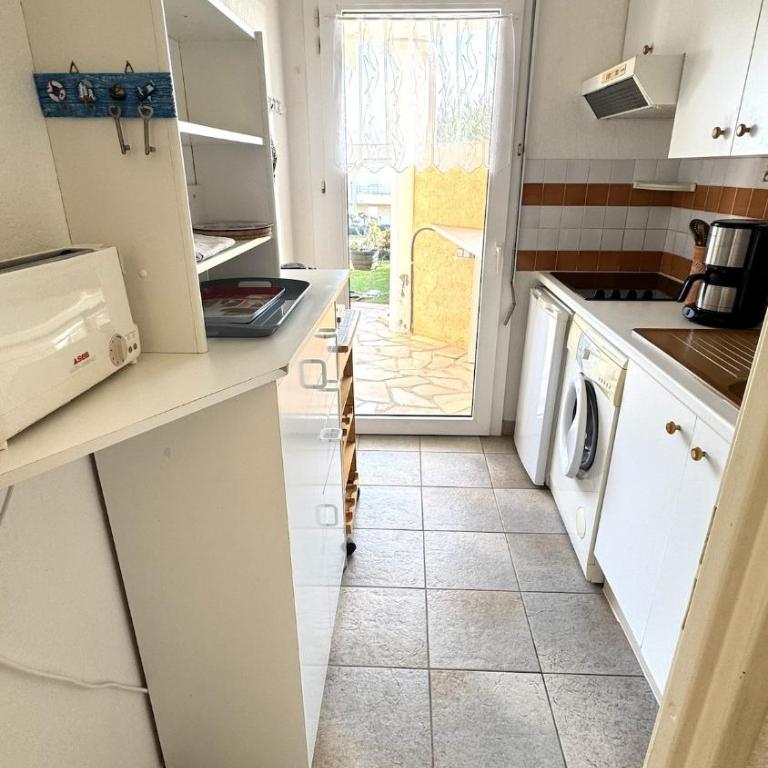 Appartement Bord de Mer, 5min plage, piscine, AC - Appartement 2 Chambres - 17