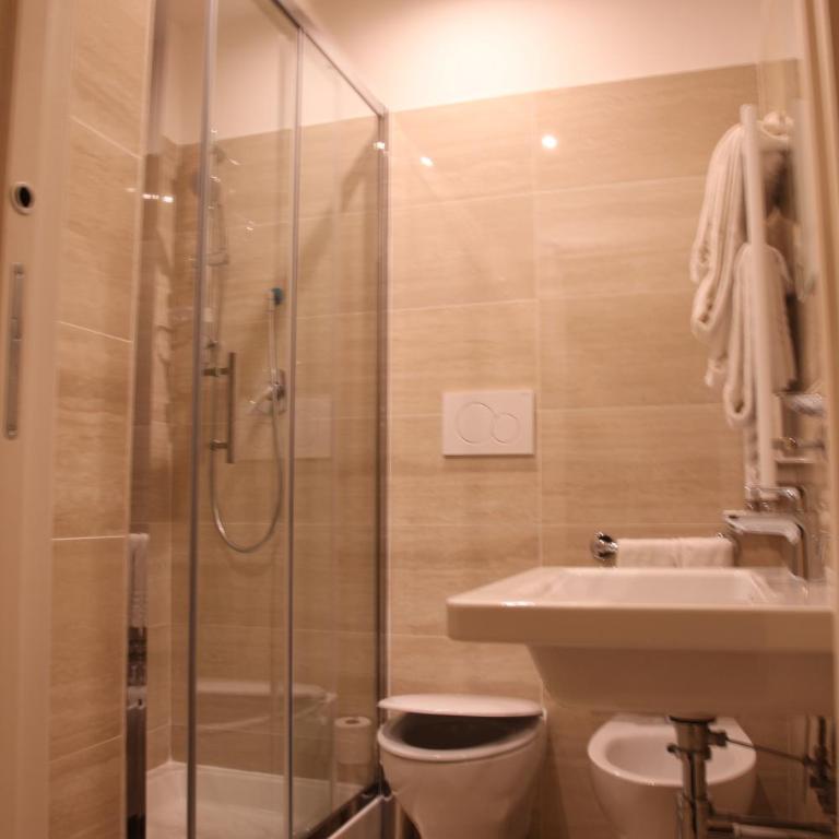 B&B Federica's House In Rome - Camera Quadrupla con Bagno - 5