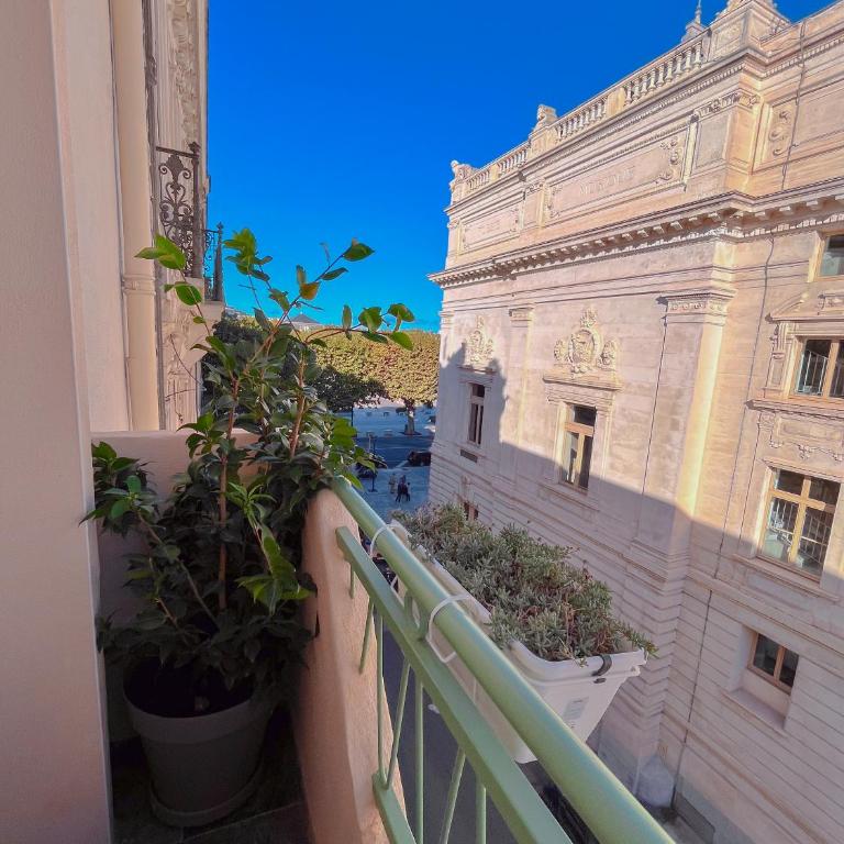 Le National Sète Centre Gare,Ascenseur - Chambre Triple avec Balcon - 4