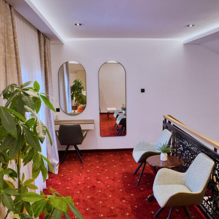 Royal Crown Apartments - Apartment - 13