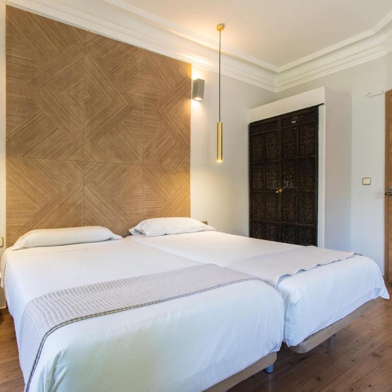 AbraCadabra Suites - Habitación Triple con baño compartido y balcón - 12