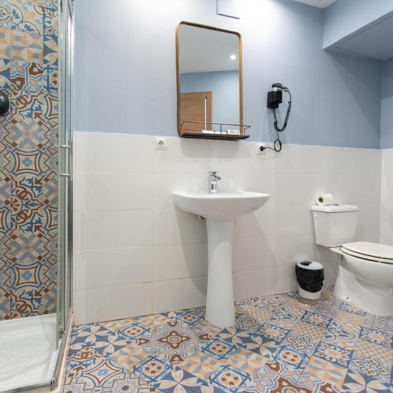 AbraCadabra Suites - Habitación con cama grande y balcón - 5