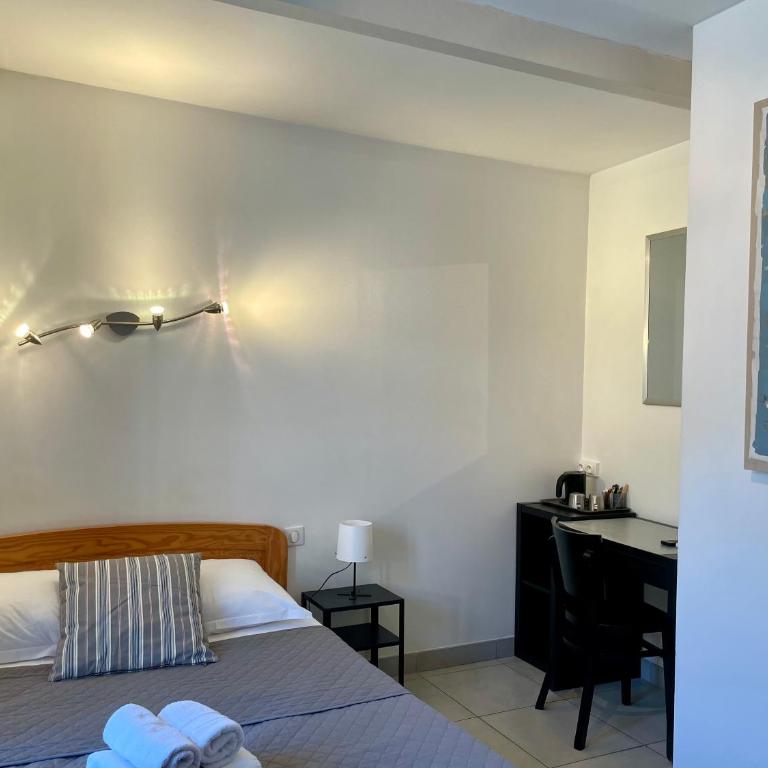 Hotel L'Escale - Chambre Double - Accessible aux Personnes à Mobilité Réduite - 3