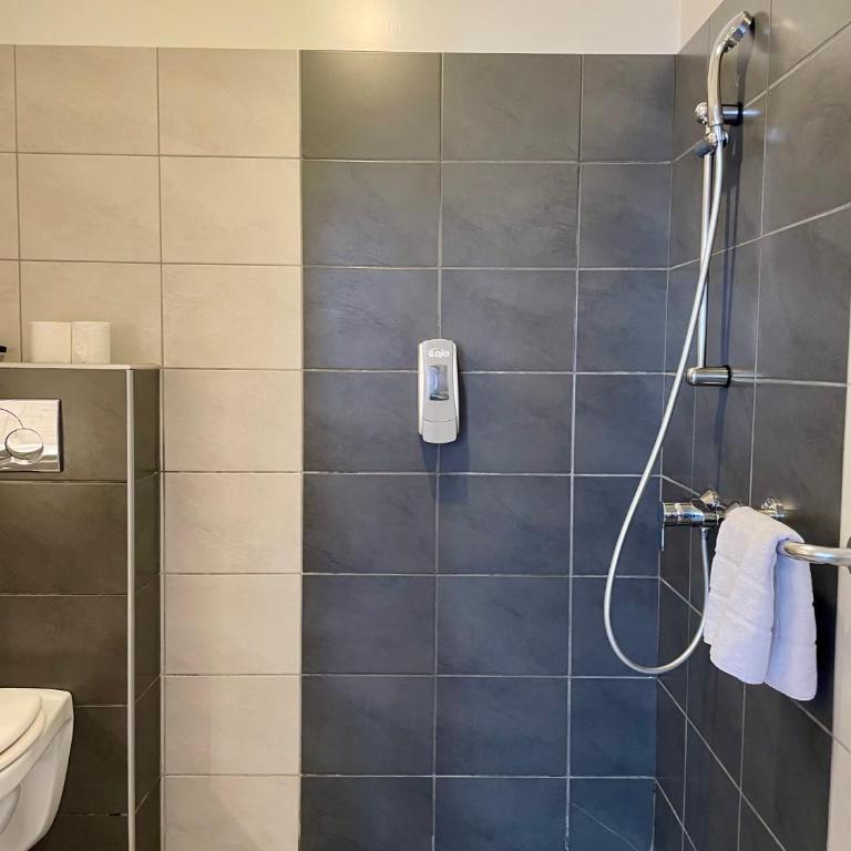 Hotel L'Escale - Chambre Double - Accessible aux Personnes à Mobilité Réduite - 2