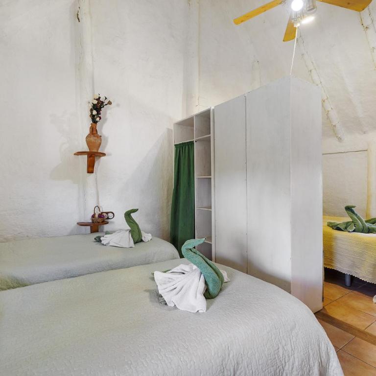 La Barraca den Salvador - Two-Bedroom Deluxe Apartment with Garden View - 19