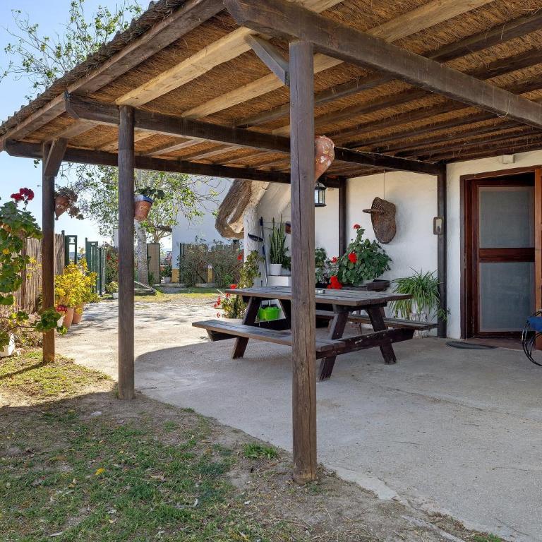 La Barraca den Salvador - Two-Bedroom Deluxe Apartment with Garden View - 20