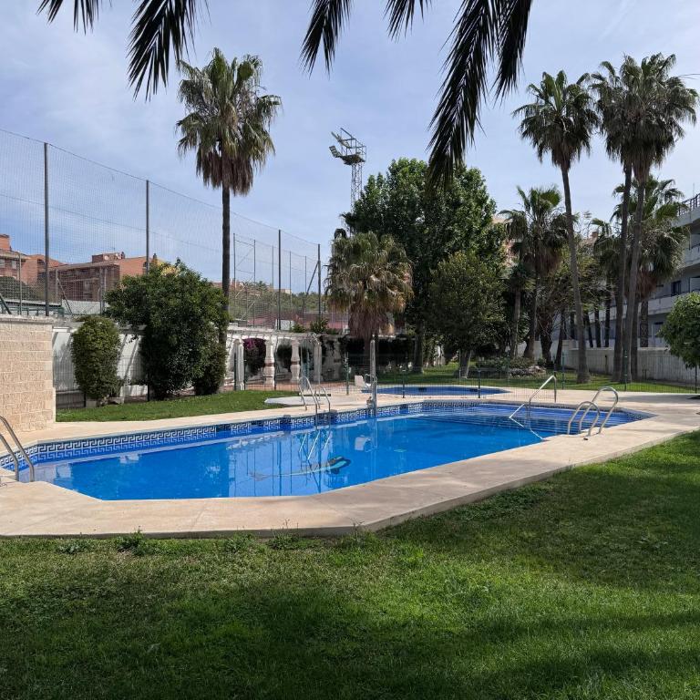 Spacious Apartment with 3 pools very central - One-Bedroom Apartment - 15