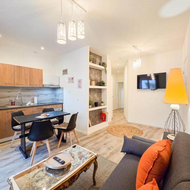 Appart rdc, central, proche gare - Appartement 2 Chambres - 8