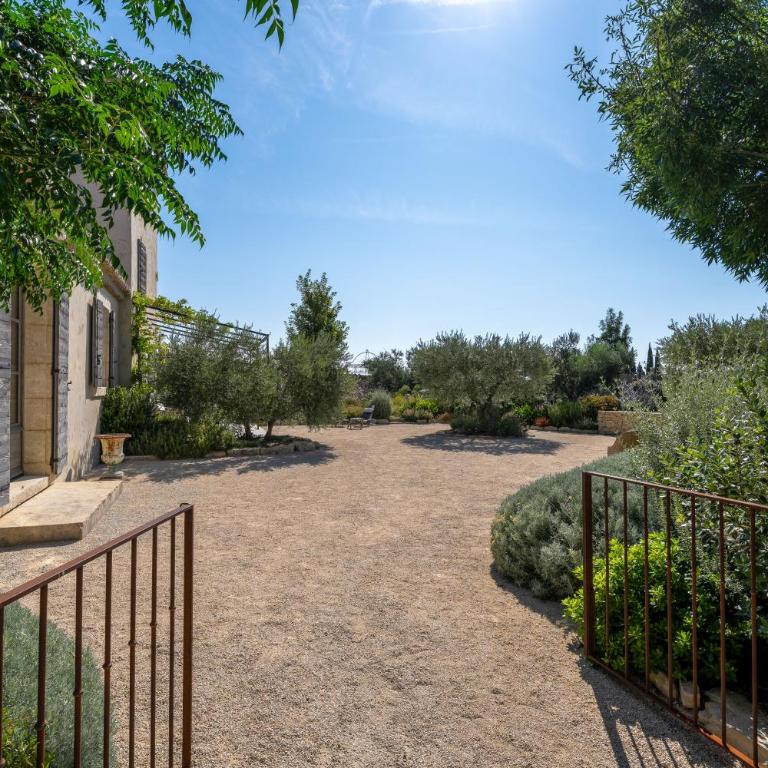 Villa de charme, avec piscine chauffée et vue panoramique sur Gordes à quelques minutes à pied du village - Casa con 3 Camere da Letto - 13
