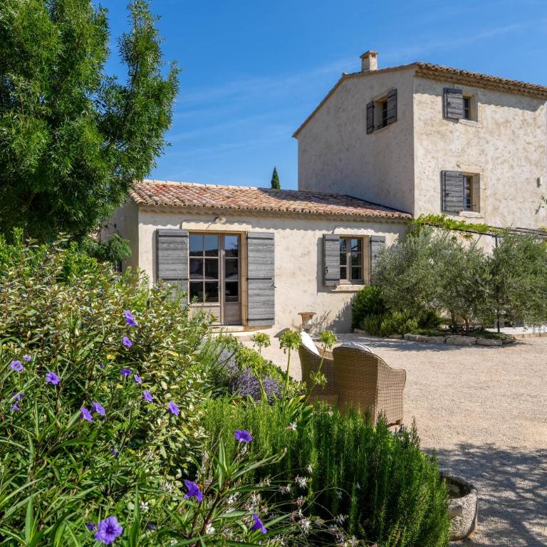 Villa de charme, avec piscine chauffée et vue panoramique sur Gordes à quelques minutes à pied du village - Casa con 3 Camere da Letto - 11