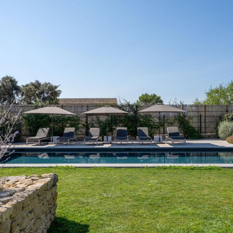 Villa de charme, avec piscine chauffée et vue panoramique sur Gordes à quelques minutes à pied du village - Casa con 3 Camere da Letto - 10