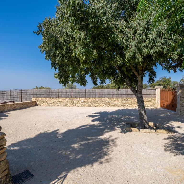 Villa de charme, avec piscine chauffée et vue panoramique sur Gordes à quelques minutes à pied du village - Casa con 3 Camere da Letto - 24