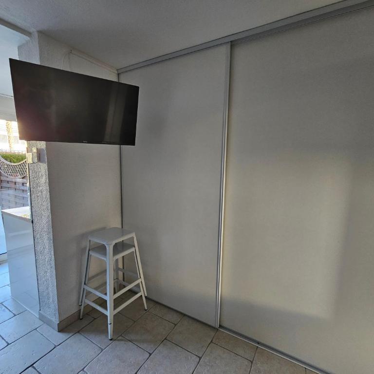Cap d'Agde - Résidence Estivales - proche naturiste - Terrasse - Wifi - Parking - Piscine - Clim - Appartement 1 Chambre - 6