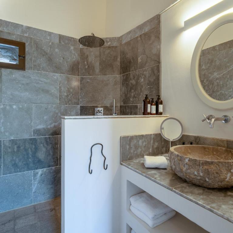 Villa de charme, avec piscine chauffée et vue panoramique sur Gordes à quelques minutes à pied du village - Casa con 3 Camere da Letto - 21