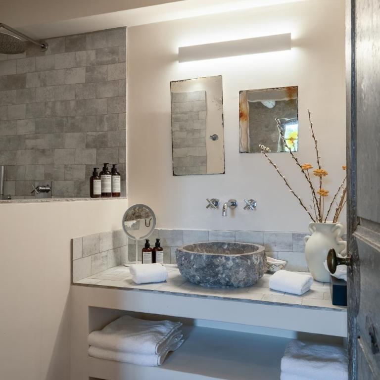 Villa de charme, avec piscine chauffée et vue panoramique sur Gordes à quelques minutes à pied du village - Casa con 3 Camere da Letto - 18