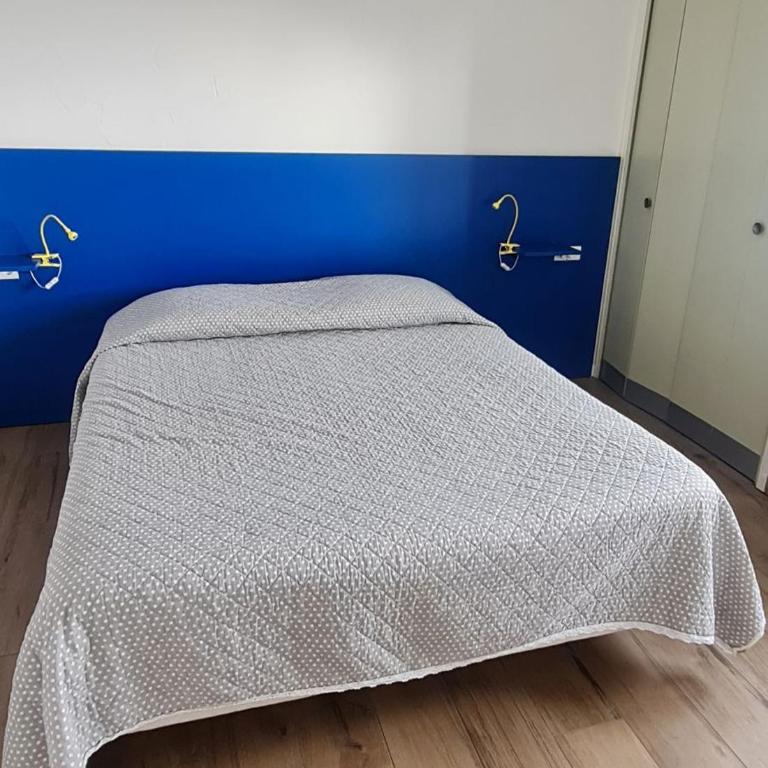 T3, 2ch, classé 3,parking gratuit sur place à 600m de la plage, des commerces ,du port proche st tropez - Appartement 2 Chambres - 24
